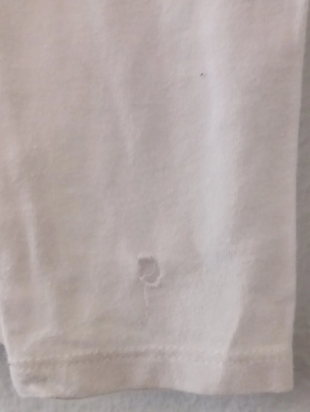 10×$13!!🔴H&M White Long-Sleeve Unicorn Graphic Tee with Pink & Gold Accents